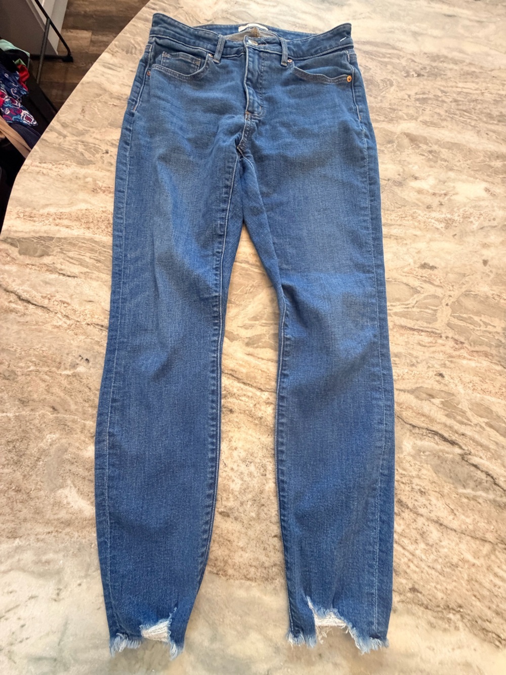 LOFT Curvy Skinny Jeans 27/4 Medium Wash Raw Chewed Hem